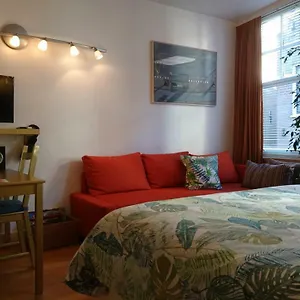 Roomolen Apartment